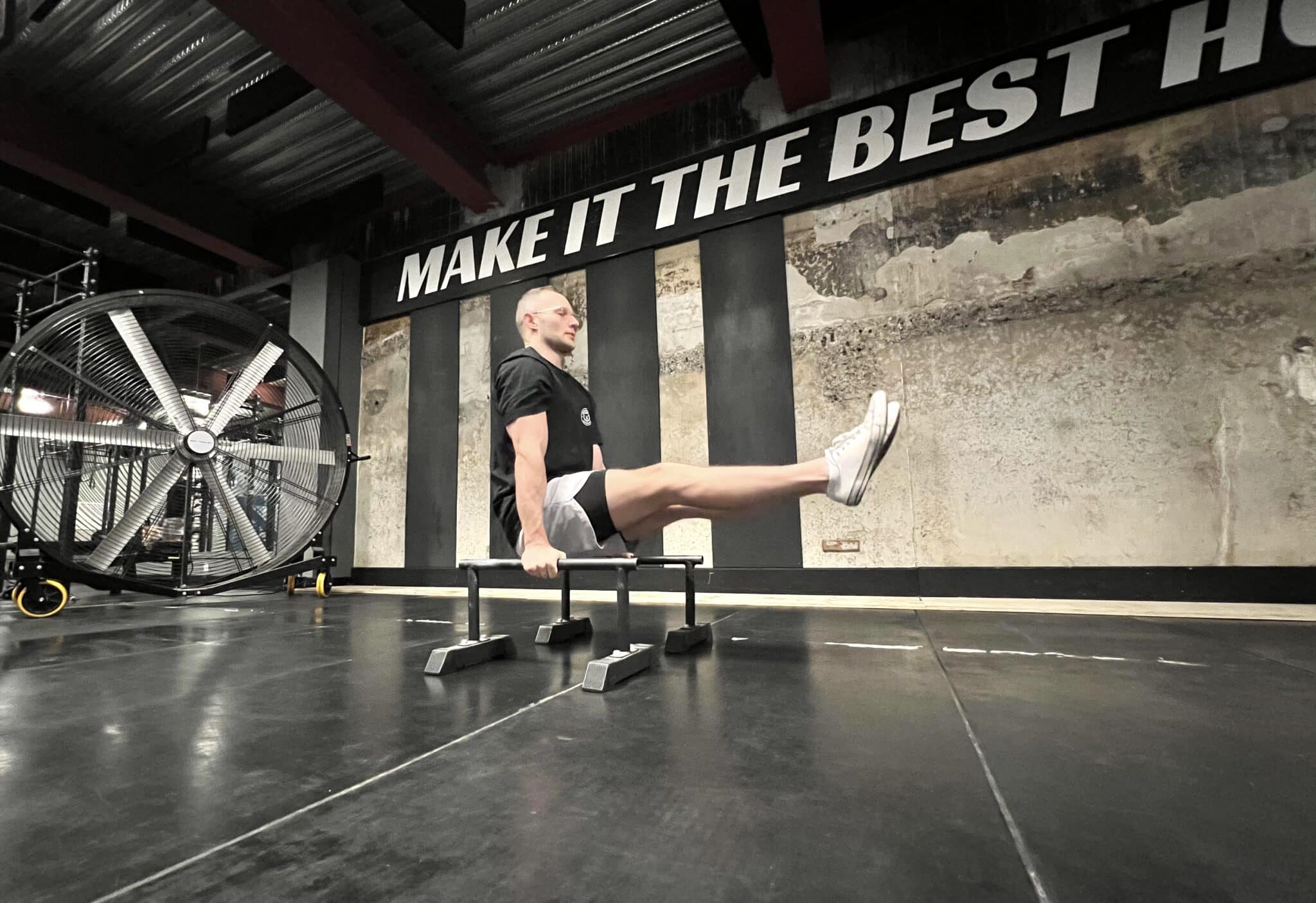 L sit leren? Gebruik deze 3 simpele progressies | Heavyweight Calisthenics